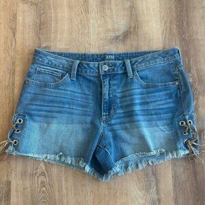 Women's 12 Denim Cotton Stretch Blue Jean Cut-off Western Lace-Up Cowgirl Shorts